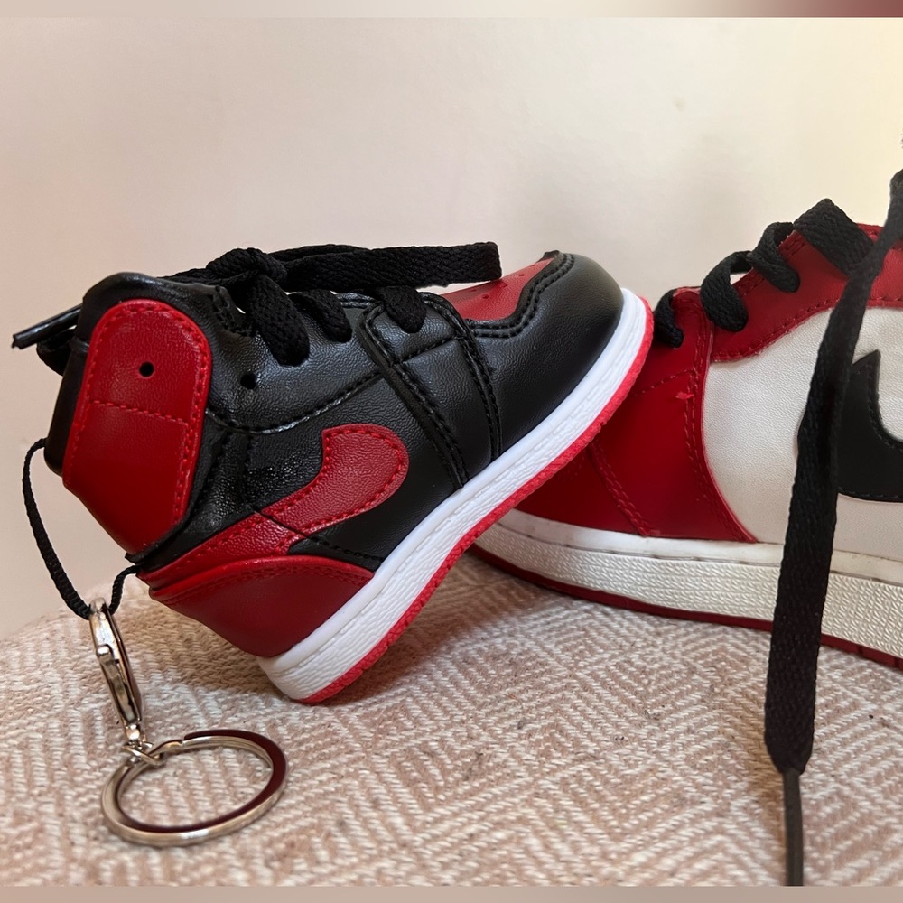 NIKE AIR: Keychain/Charger